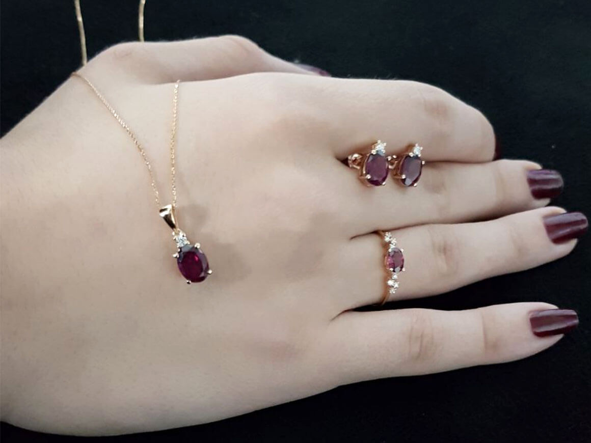 Collier en diamant et radoolite rose ovale