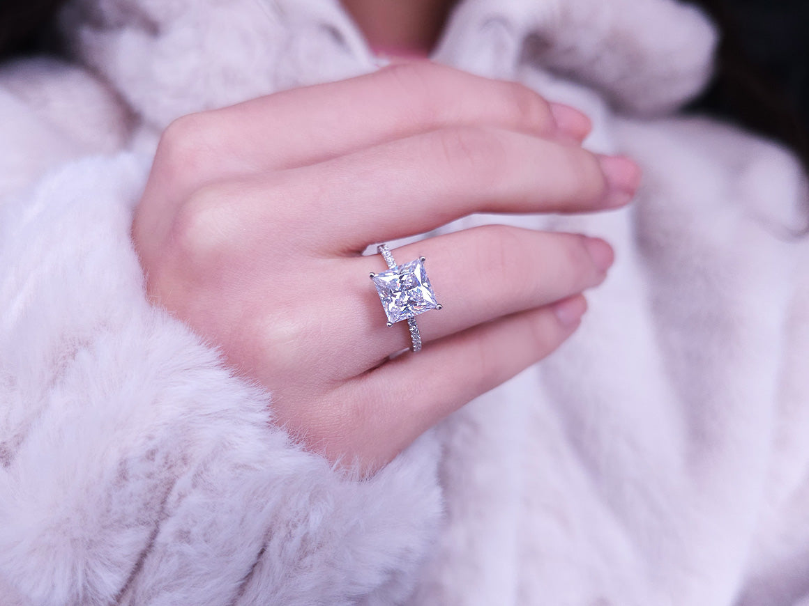 Bague en diamant et topaze blanche taille radiant 