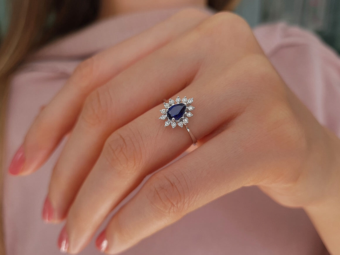 Bague Chiara en diamant et saphir poire 