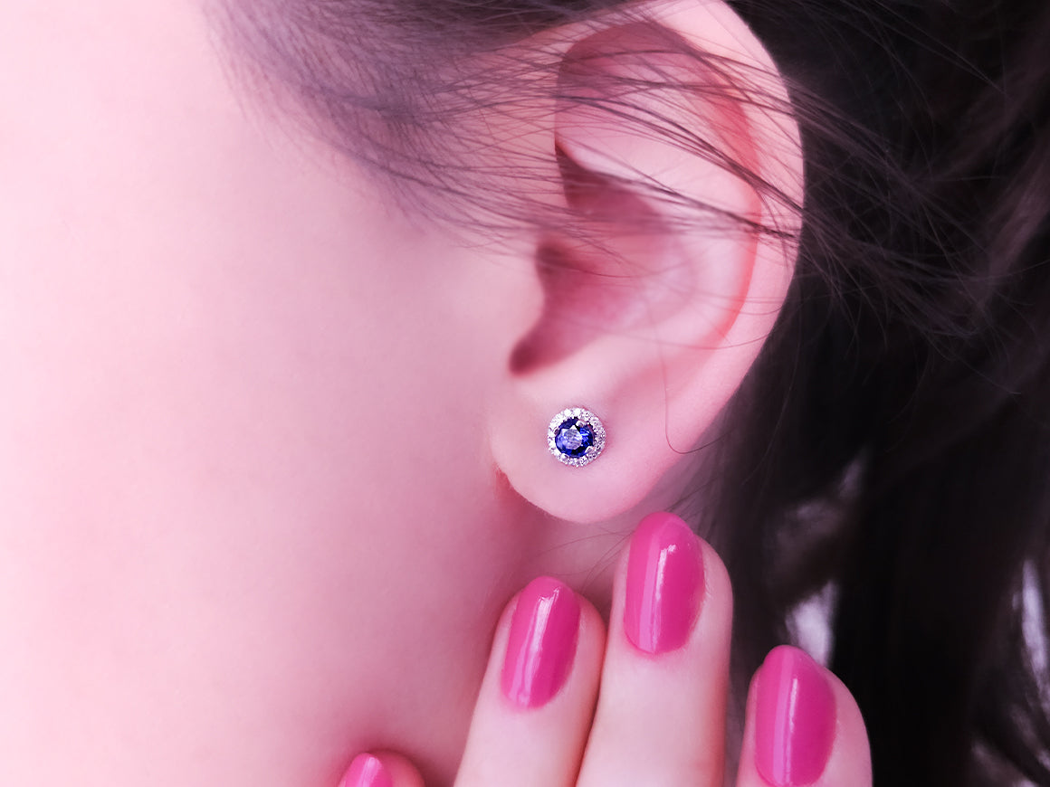 Diamant und Saphir Ohrstecker - handgefertigter Diamantschmuck aus Feingold | Sirius Diamant