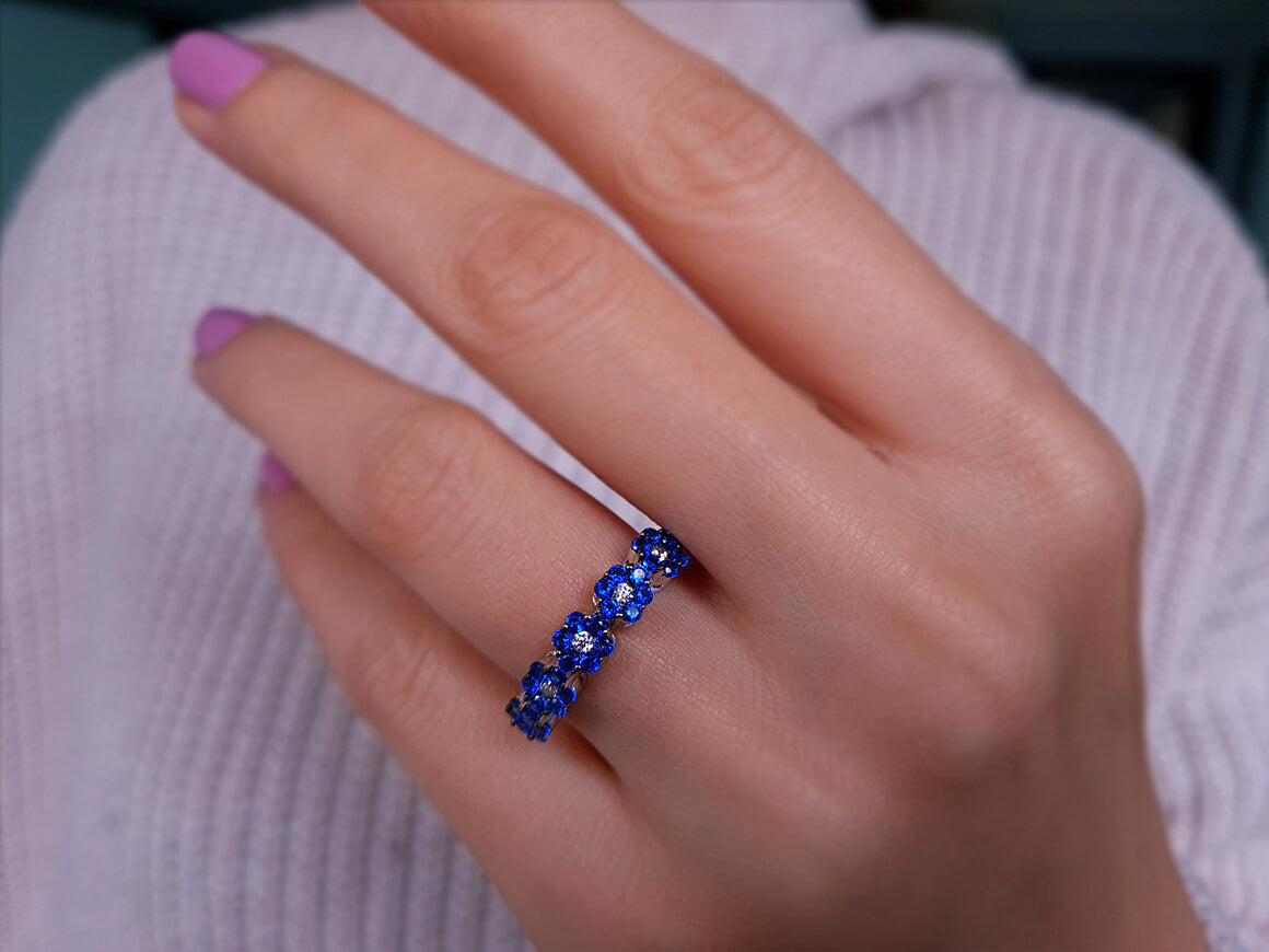 Diamant- und Saphir-Ring mit 5 Steinen - handgefertigter Diamantschmuck aus Feingold | Sirius Diamant