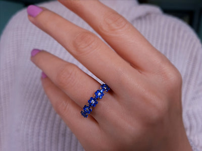 Diamond and sapphire ring with 5 stones