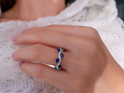 Diamond and sapphire half-round alliance