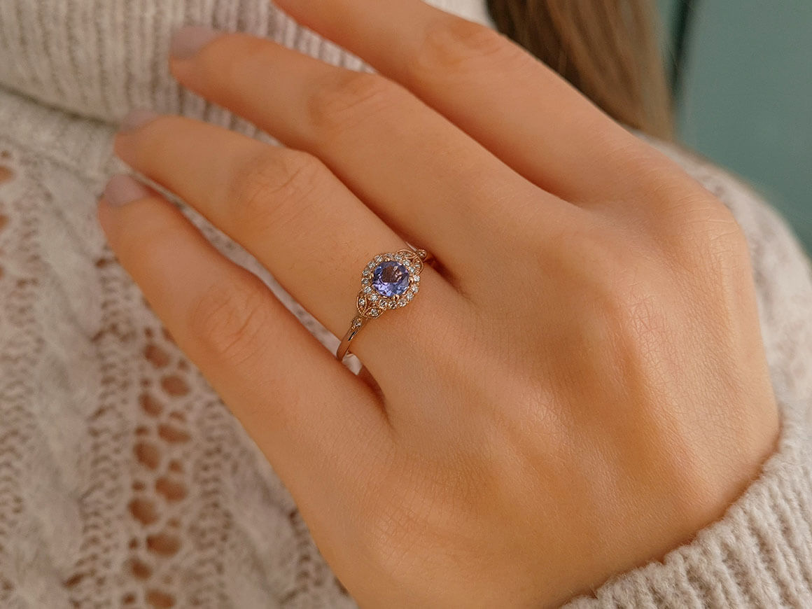 Bague en or rose avec diamants et tanzanite AAA