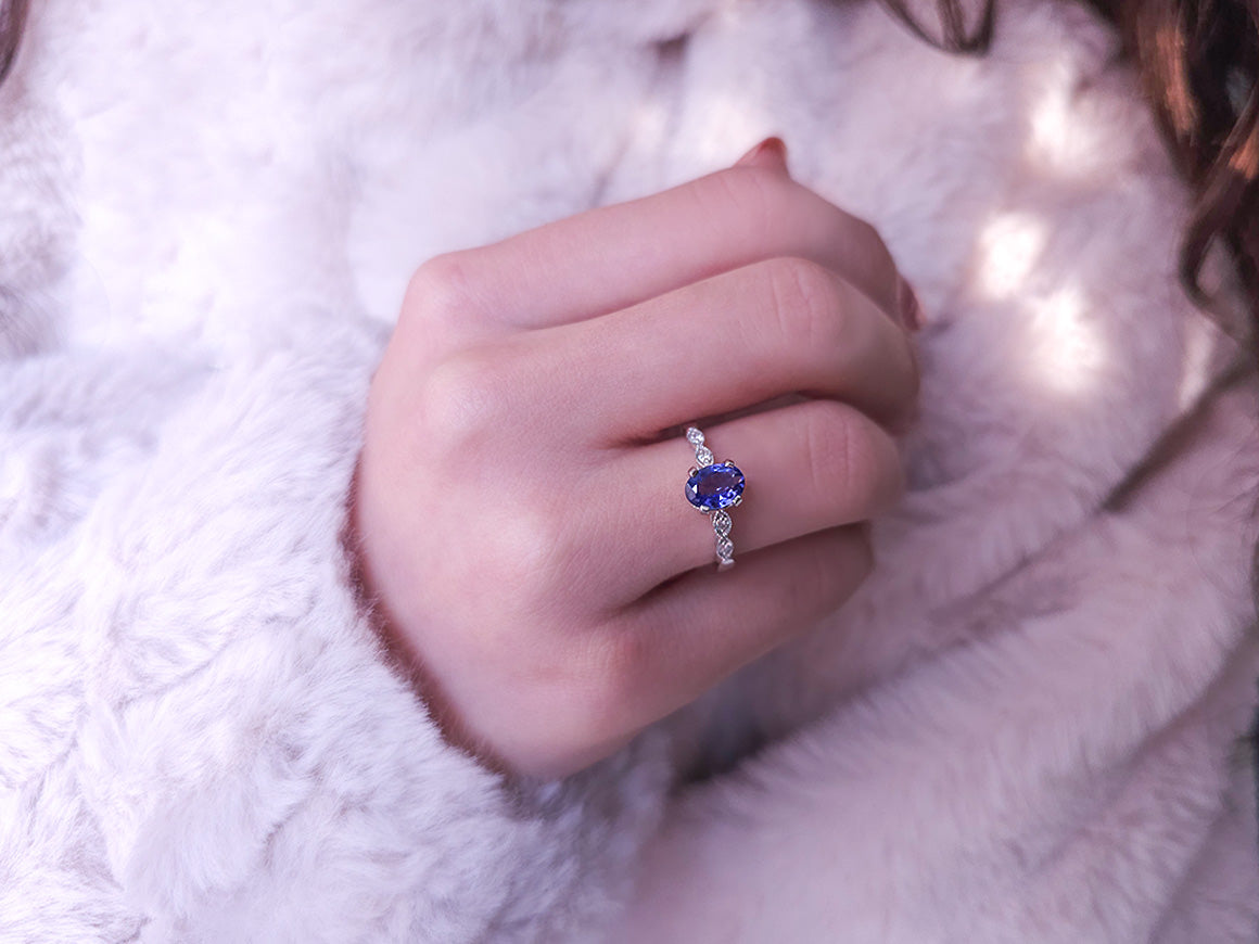 AAA Tanzanite ring with diamonds in 333 8 carat white gold