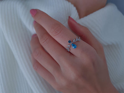 Diamond ring with topaz in white gold
