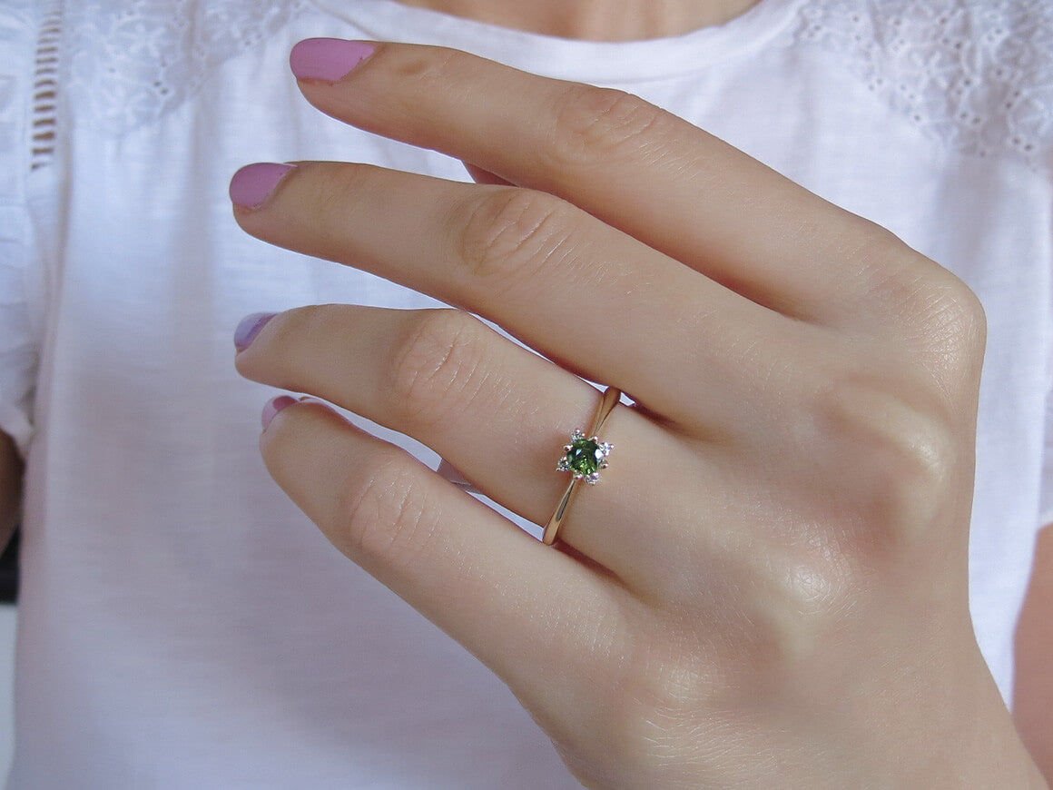 Bague Aurora Gemini en diamant et saphir vert
