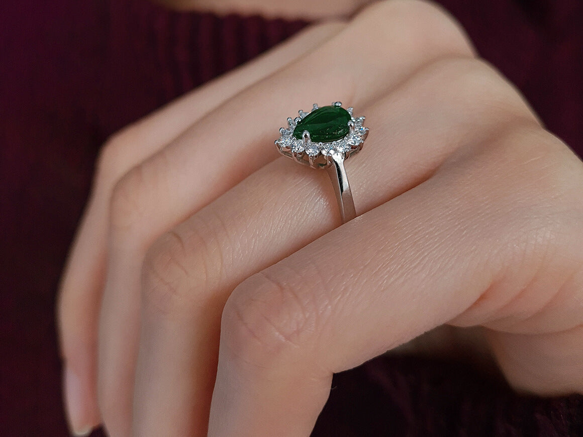 Diamond and drop emerald ring in 14 K white gold