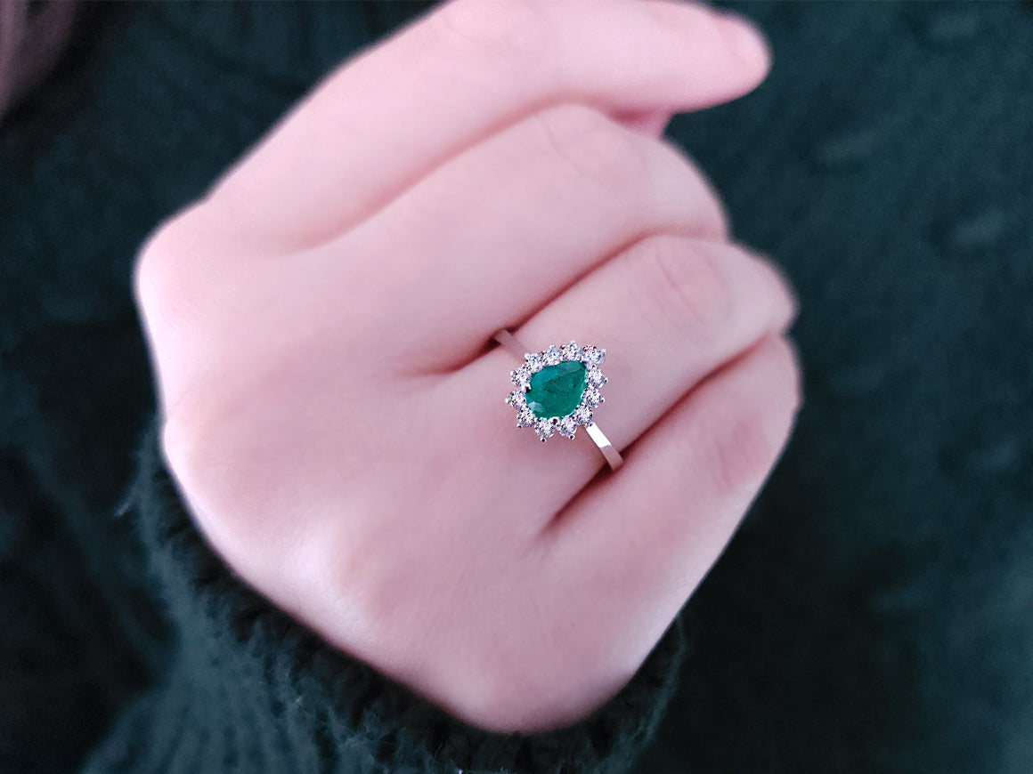 Diamond and drop emerald ring in 14 K white gold