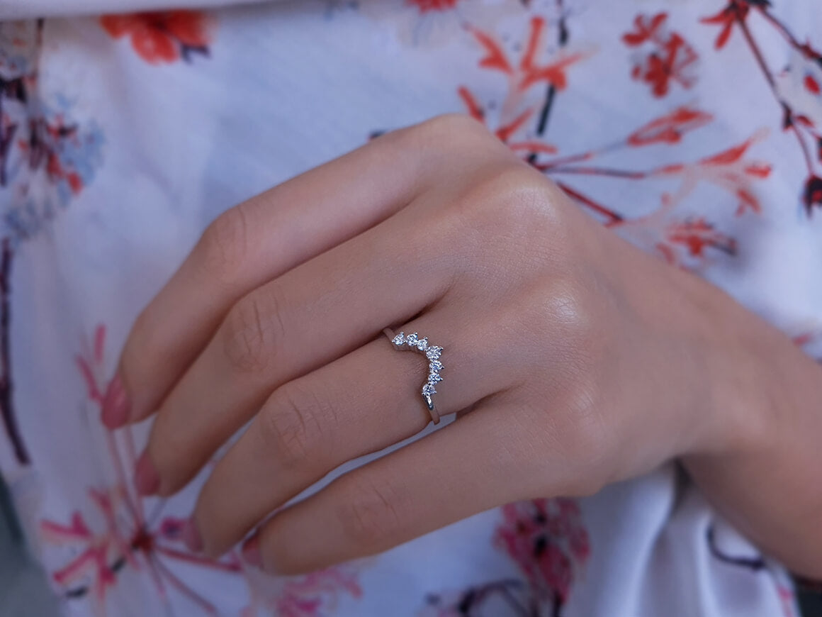 Bague croissant de diamant en or blanc 14 carats
