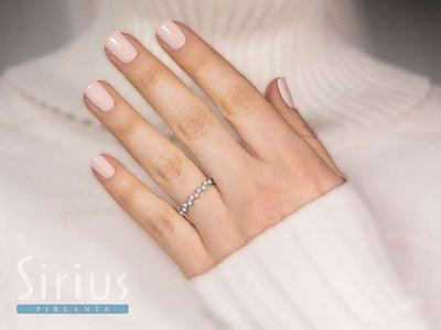 Alliance demi-ronde en or blanc 14 carats avec diamants de 0,34 carat