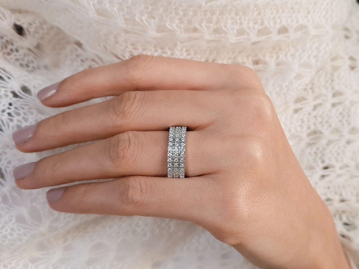 Bague demi-ronde Trilogy à trois rangs de diamants en or blanc 585
