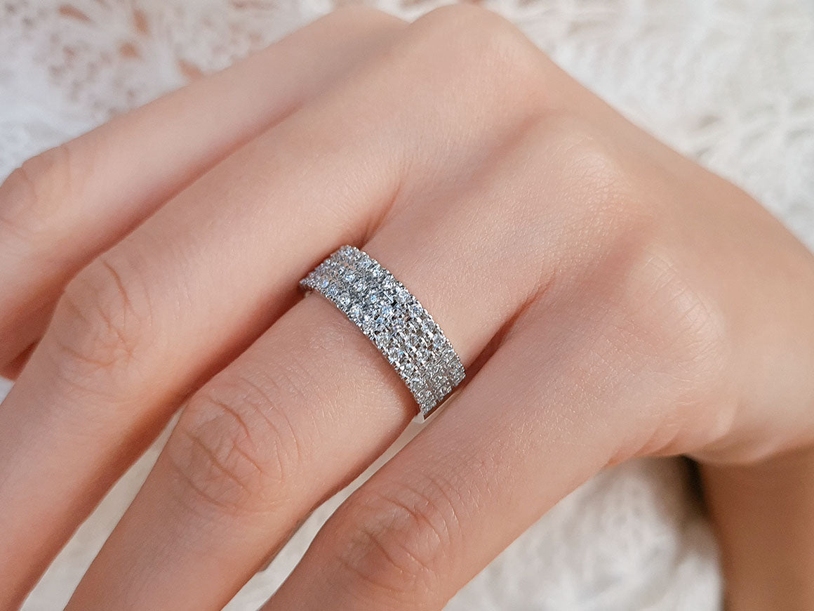 Bague demi-ronde Trilogy à trois rangs de diamants en or blanc 585