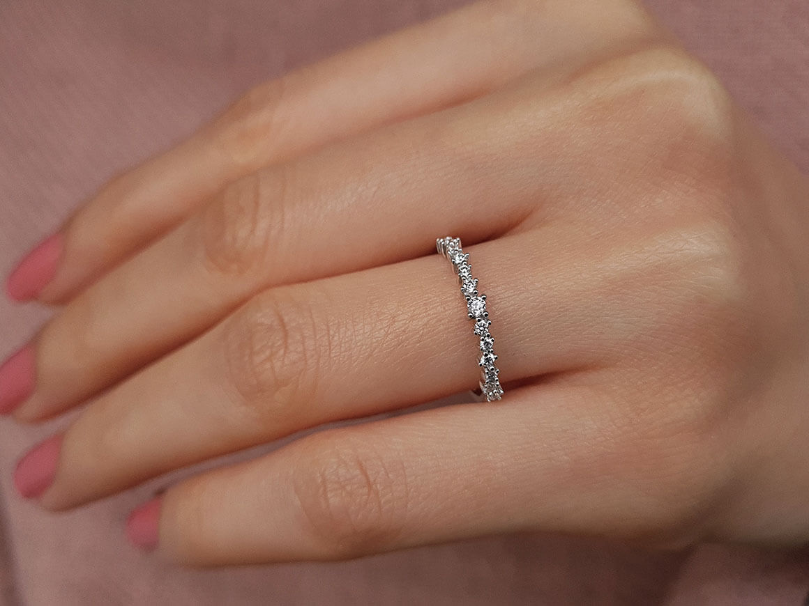 Alliance demi-ronde en diamant de 0,20 carat 