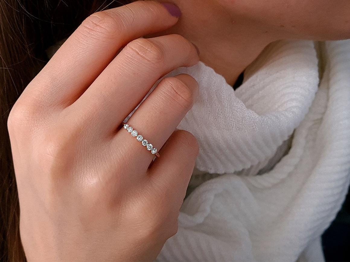 0.35 carat half-round alliance