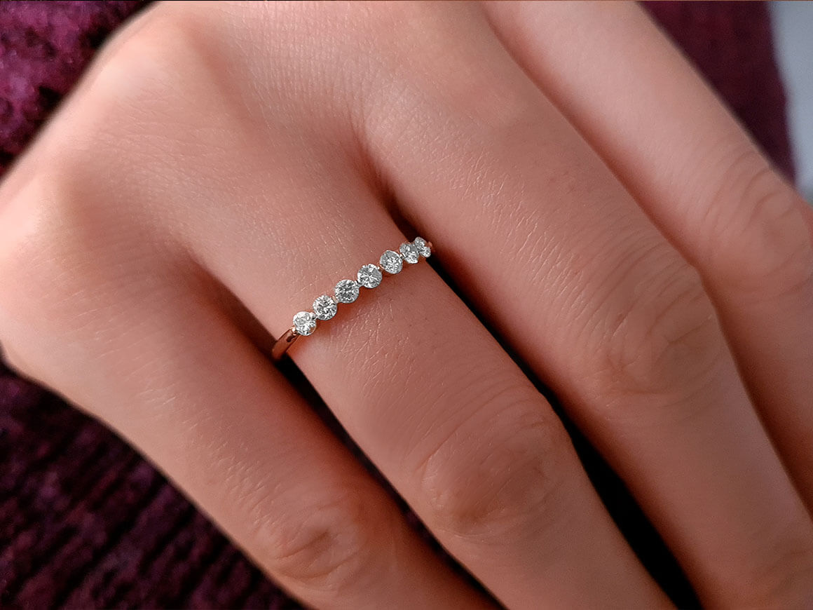0.35 carat half-round alliance