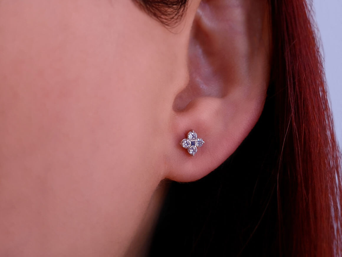Diamant Klee Ohrringe in 14 Karat Weißgold - handgefertigter Diamantschmuck aus Feingold | Sirius Diamant