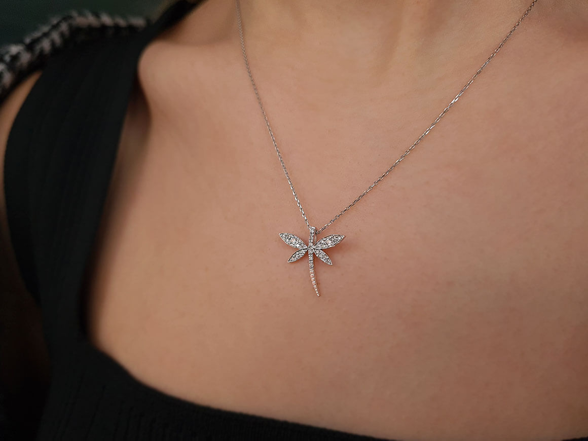 Diamant Libelle Collier in 333er 8 Karat Weißgold - handgefertigter Diamantschmuck aus Feingold | Sirius Diamant