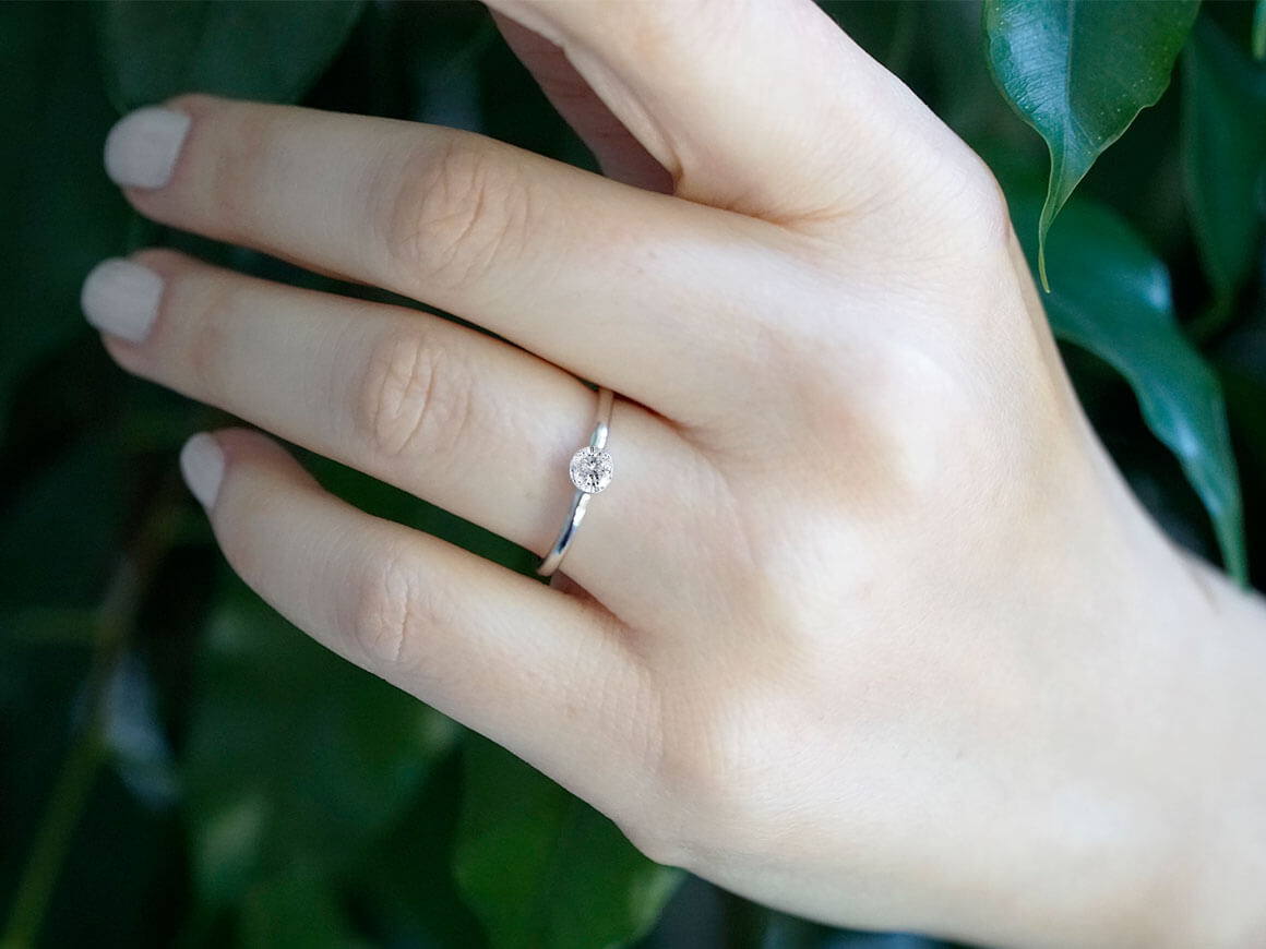 Bague solitaire en diamant de 0,15 carat de couleur F