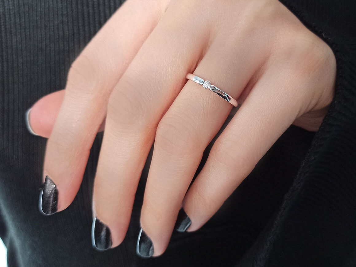 Bague solitaire en diamant de 0,07 carat de couleur F