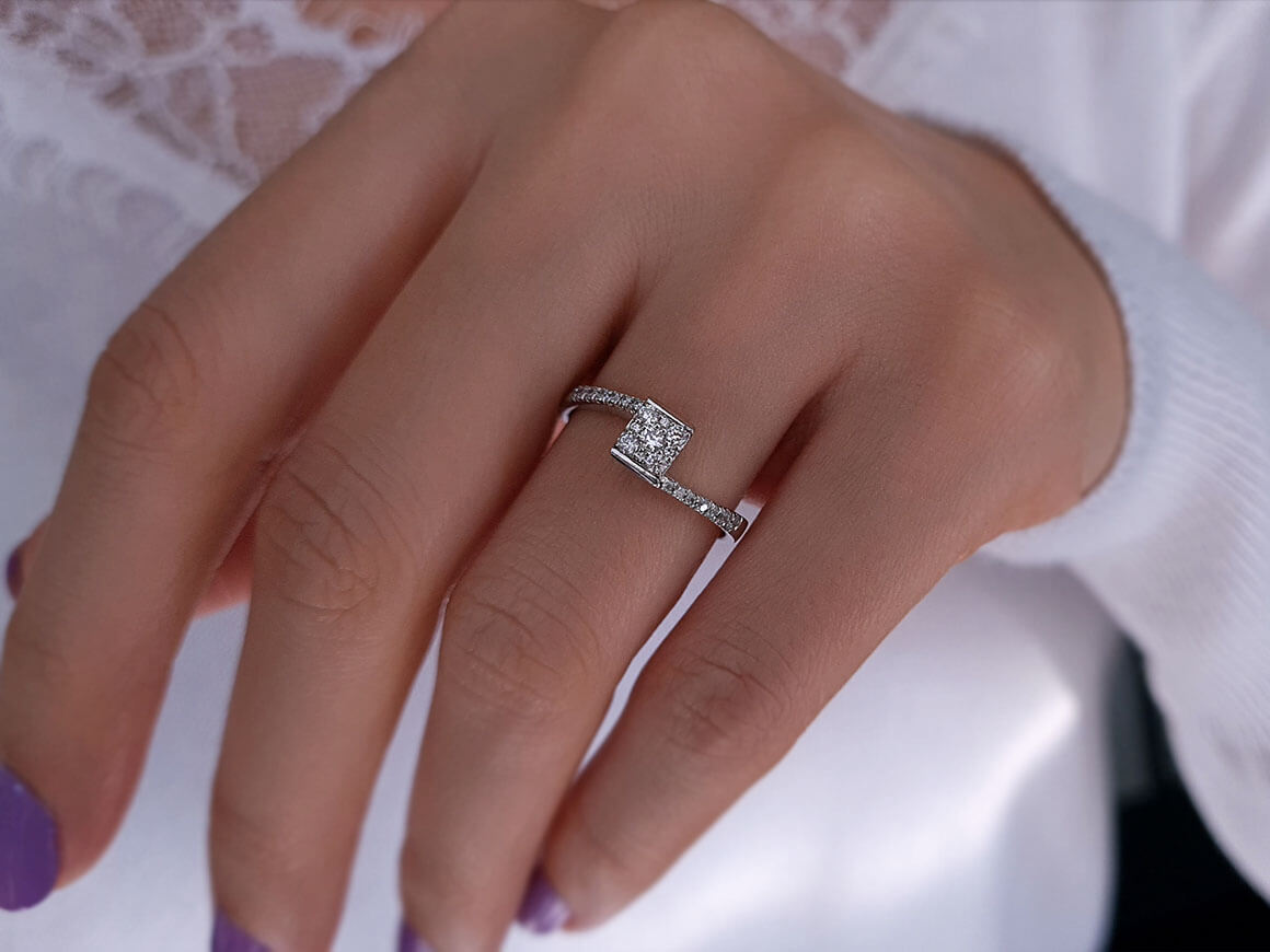 Bague solitaire effet diamant princesse de 0,25 carat