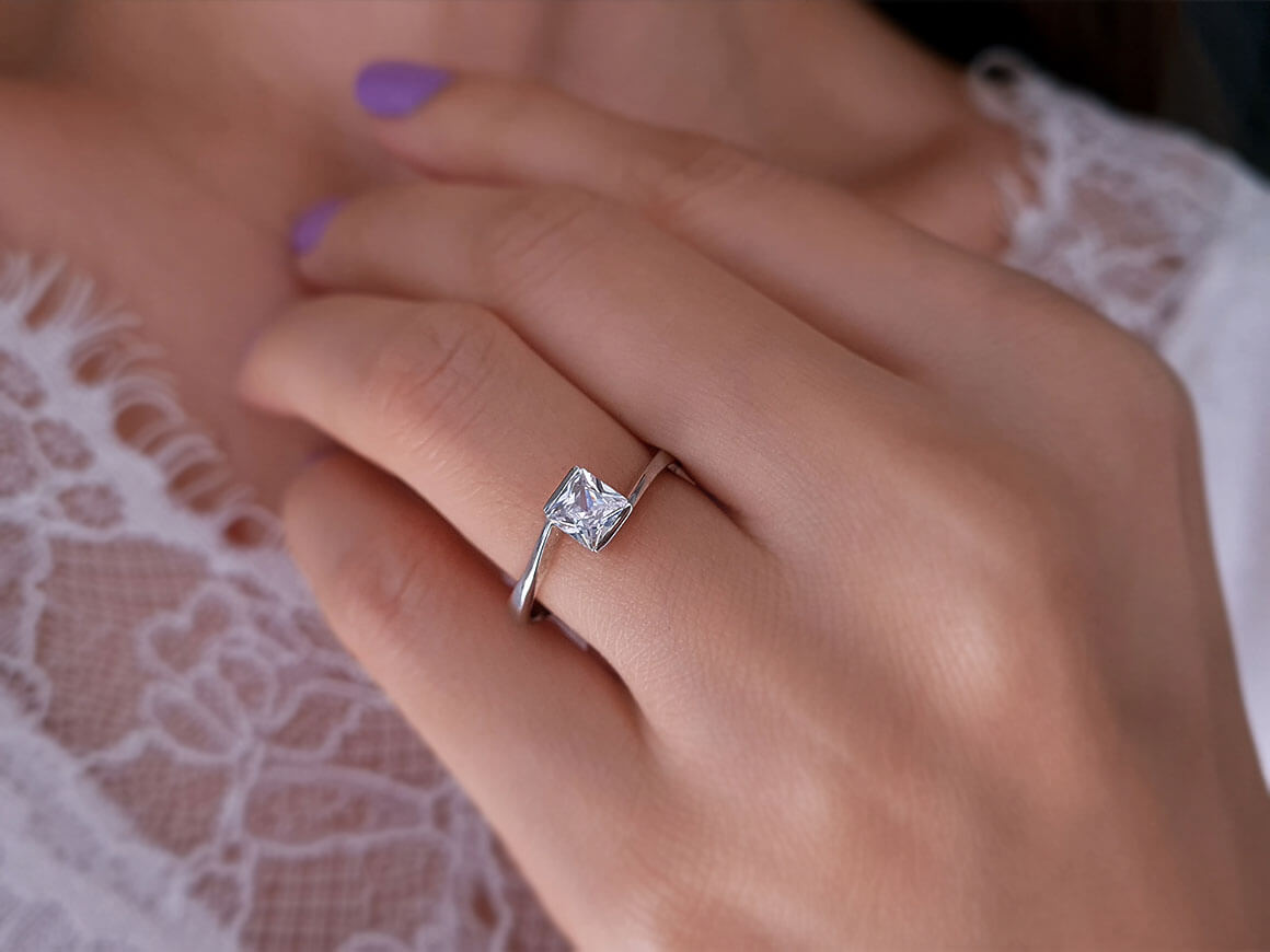 Bague solitaire en diamant princesse de 0,25 carat