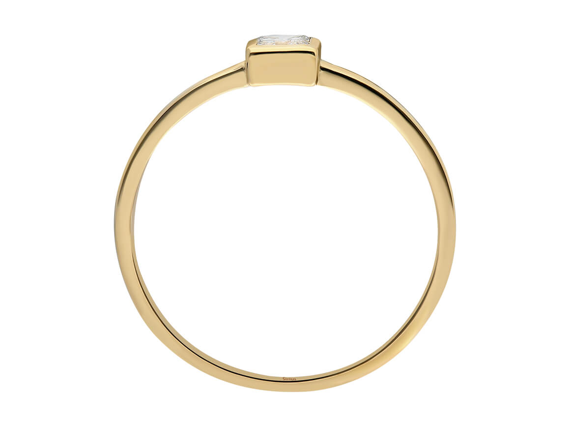 0.15 carat princess cut diamond solitaire ring in yellow gold