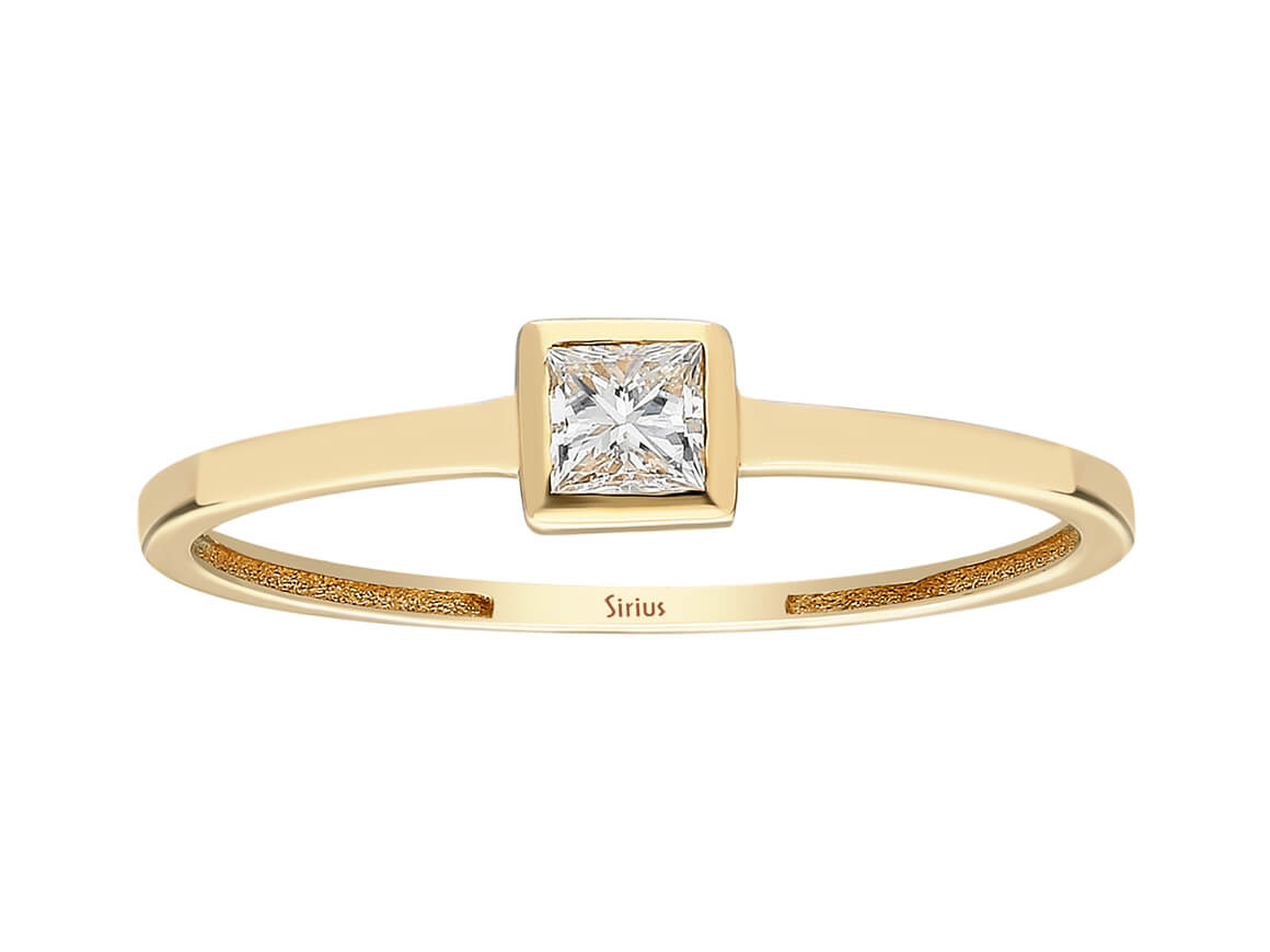 0,15 Karat Prinzessin Schliff Diamant Solitaire Ring in Gelbgold – handgefertigter Diamantschmuck aus Feingold | Sirius Diamant
