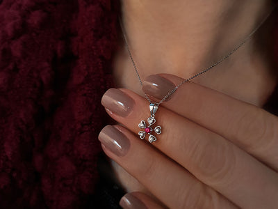 Diamond and ruby heart flower necklace in 8 K white gold