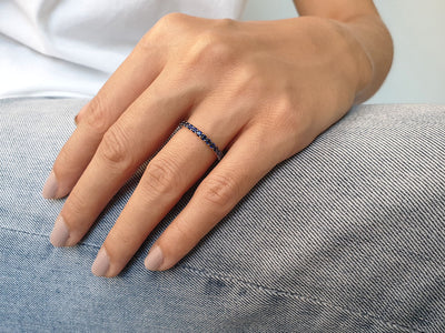 1.56 carat sapphire memory ring in 14K white gold