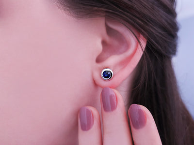 Solitaire earrings with sapphire