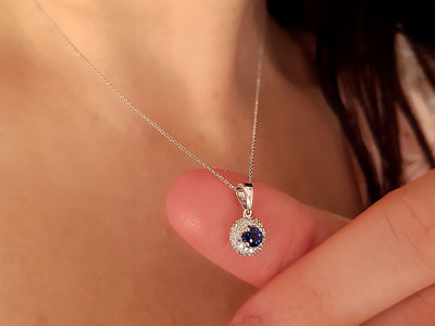 Diamond and sapphire necklace in 18 K white gold