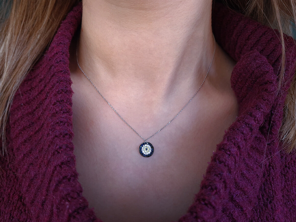 Collier à motif œil bleu diamant et saphir