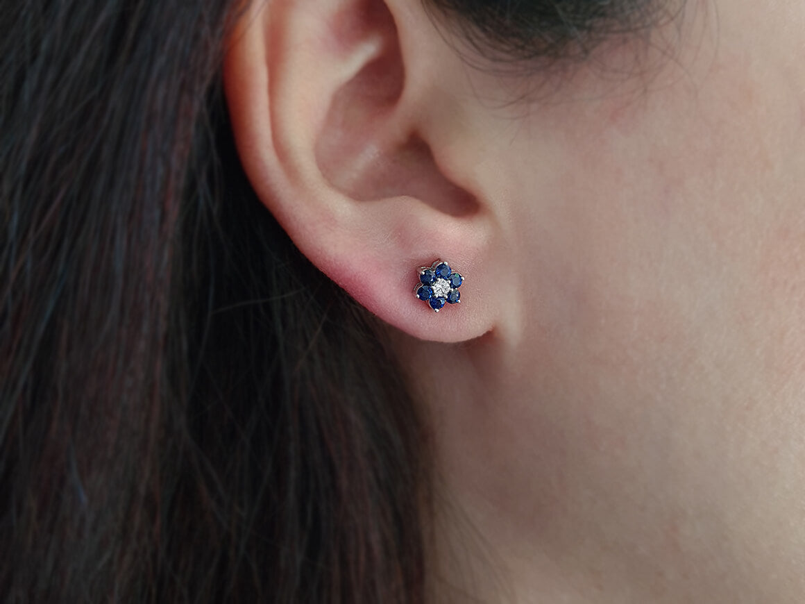 Diamond and sapphire daisy earrings in 333 8k white gold