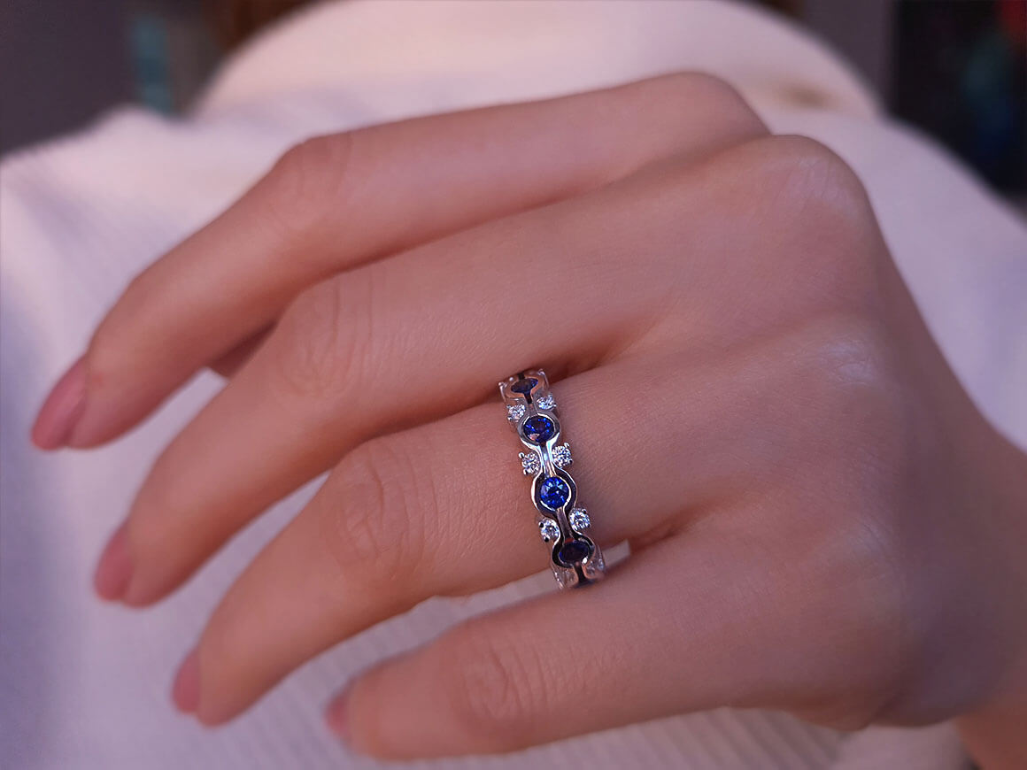 Alliance diamant et saphir tout autour