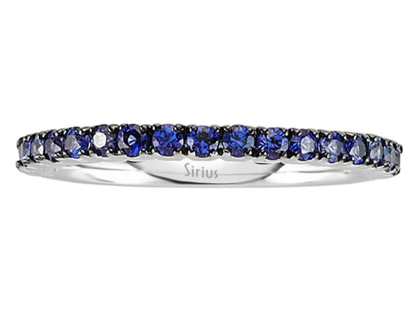 0.50 carat sapphire half-round alliance in 18 K white gold