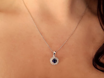 Diamond and sapphire necklace in 18 K white gold