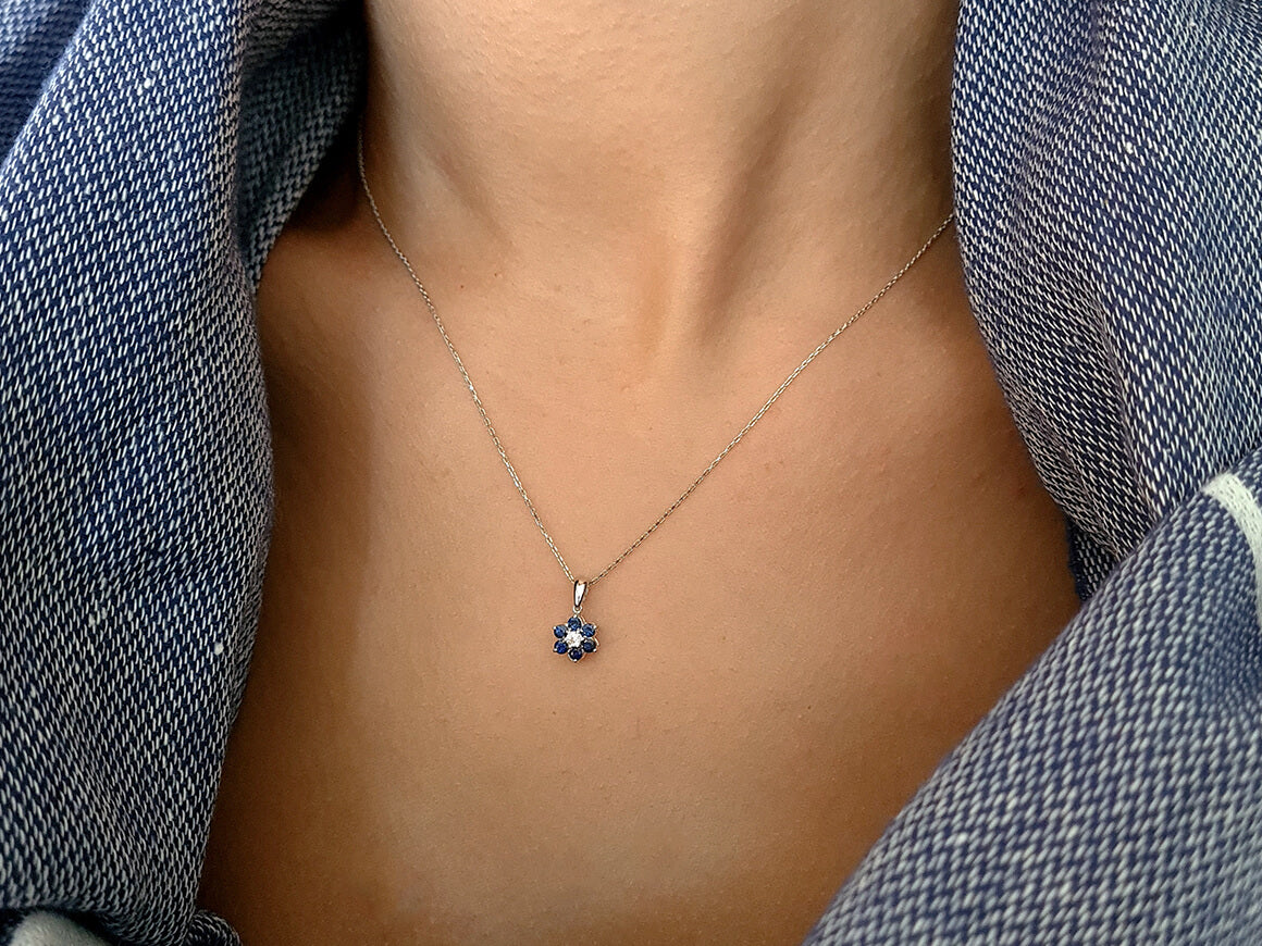 Diamond and sapphire daisy necklace in 333 8 carat white gold