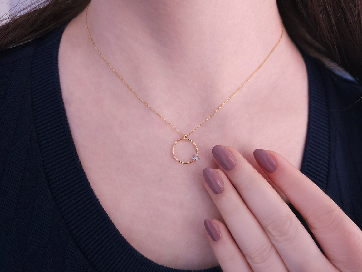 0,04 Karat Diamant Schmetterling Collier in 585er 14 Karat Gelb- und Weißgold - handgefertigter Diamantschmuck aus Feingold | Sirius Diamant