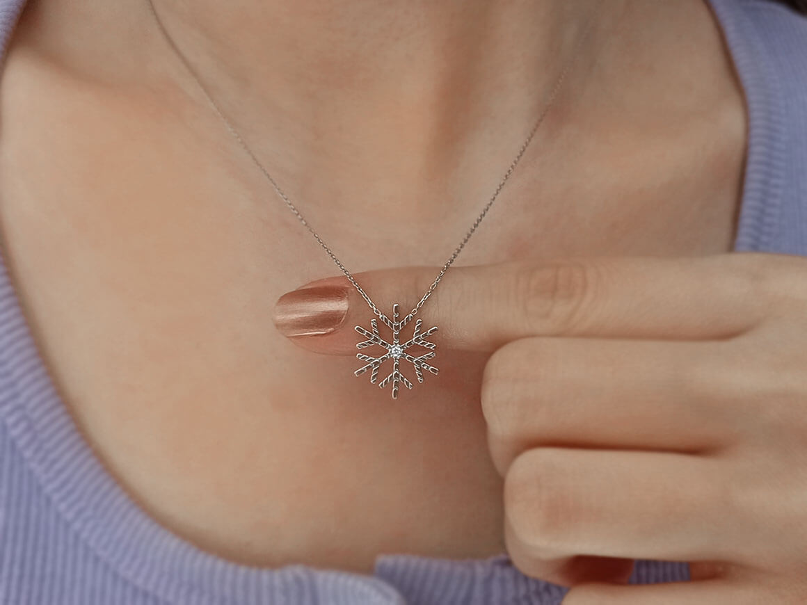 Diamant Schneeflocke Collier - handgefertigter Diamantschmuck aus Feingold | Sirius Diamant