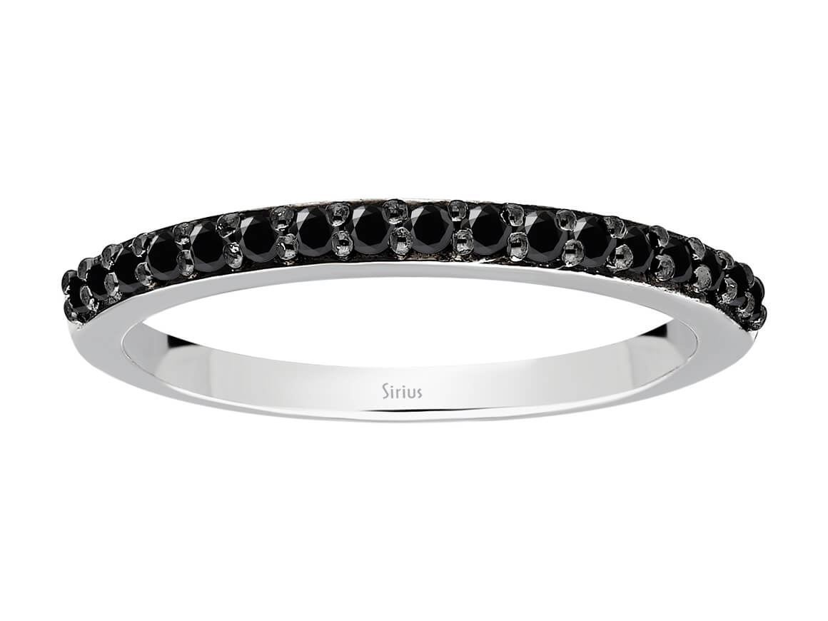 0,25 Karat Schwarzer Diamant halbrunde Allianz - handgefertigter Diamantschmuck aus Feingold | Sirius Diamant