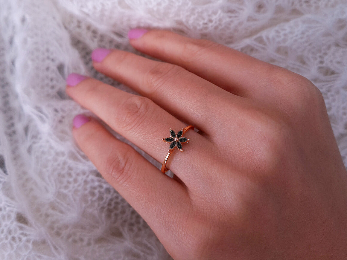 Bague Fleur de Crocus en Diamant Noir