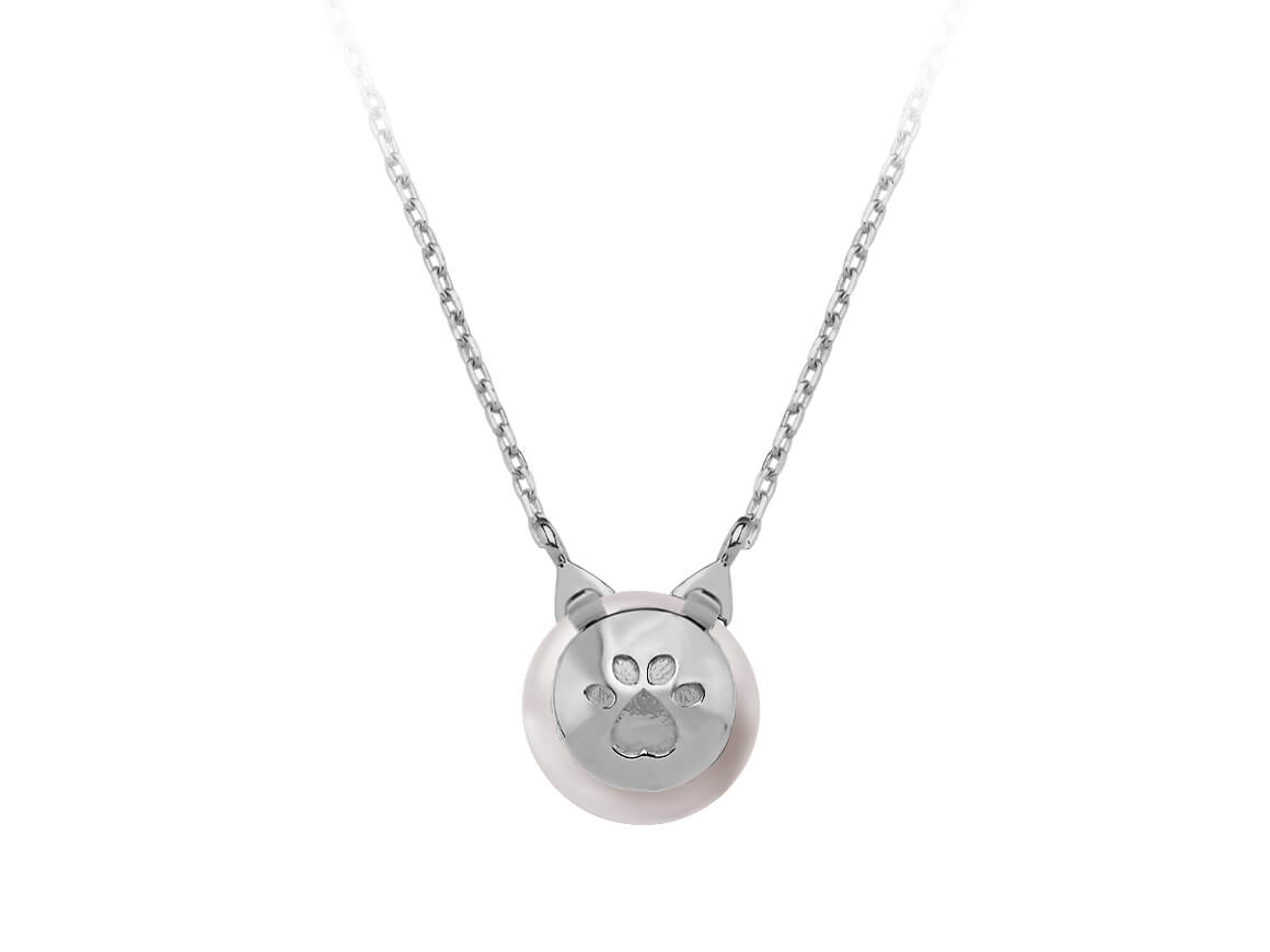 Pearl necklace with black diamonds