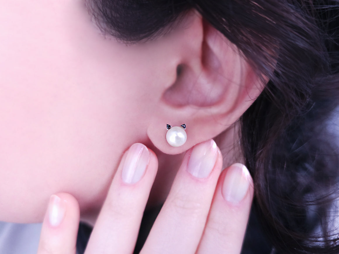 Black Diamond Pearl Cat Earring