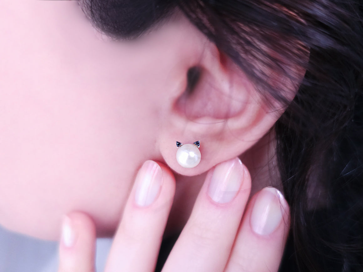 Boucle d'oreille chat perle diamant noir