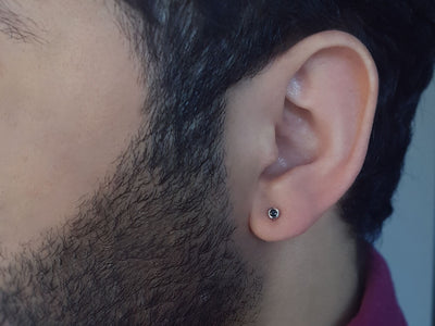 Boucles d'oreilles à tige pour homme en or blanc 14 carats 585 avec diamant noir de 0,04 carat