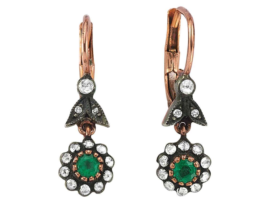 Emerald diamond rose-cut earrings in 8 carat red gold