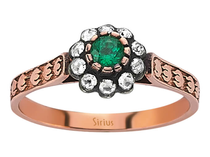 Emerald diamond rose-cut diamond ring in 8 carat red gold