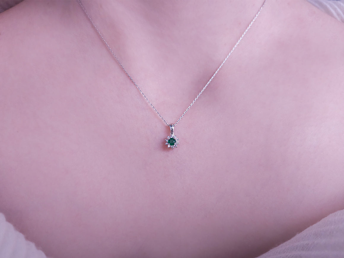 Diamant und Smaragd Collier - handgefertigter Diamantschmuck aus Feingold | Sirius Diamant