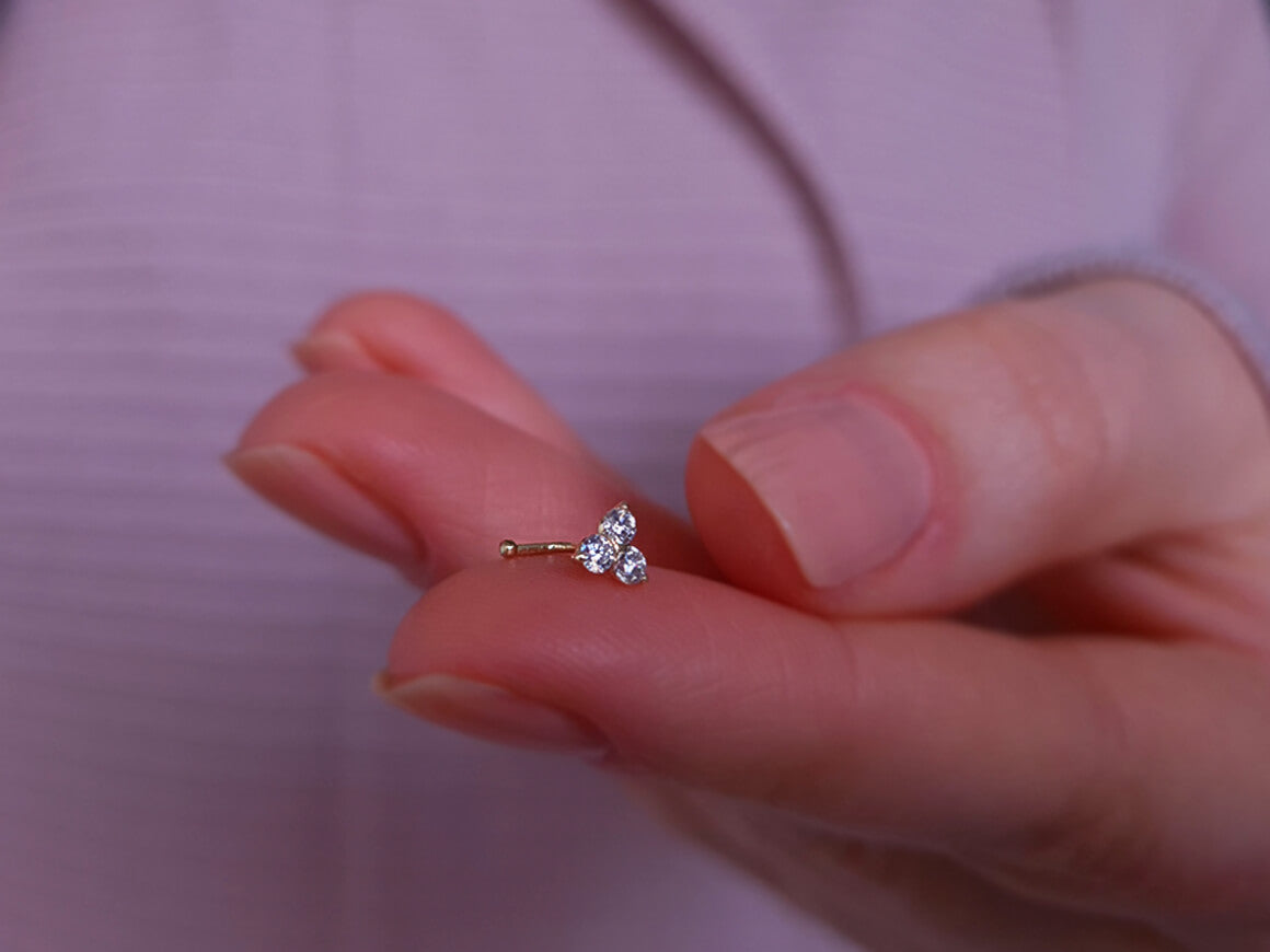 0.10 carat diamond tria nose piercing in 585 14 K yellow gold - 7 mm